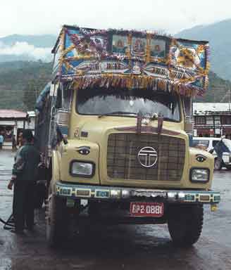 Vrachtwagen in Wangdi Prodang